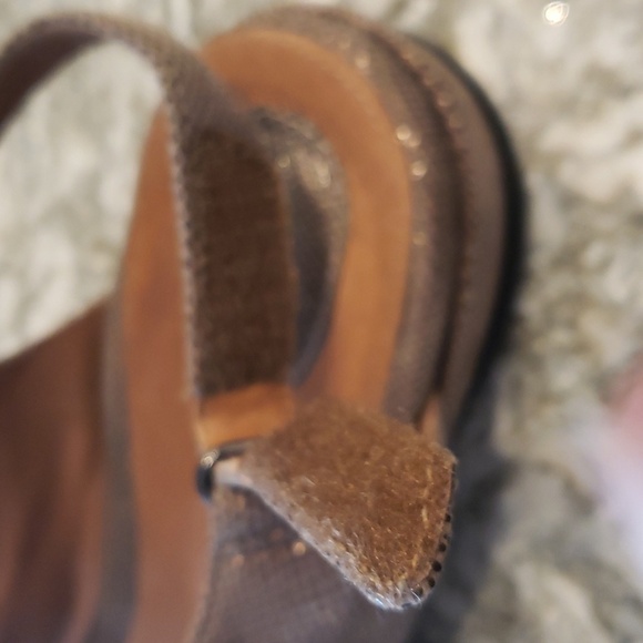 Clarks Artisan Brown bronze Shimmer velcro closure leather sandals - Picture 6 of 9